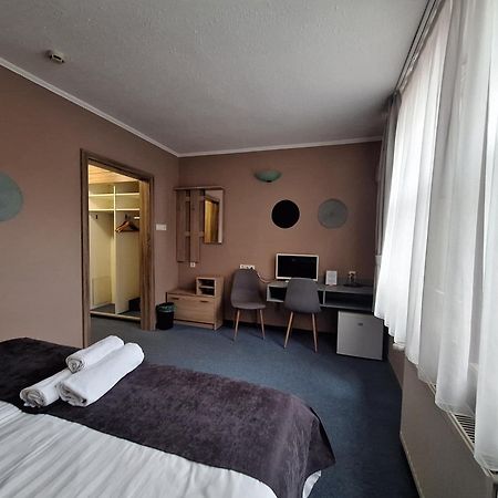 Hotel Unicornis Eger Exterior foto