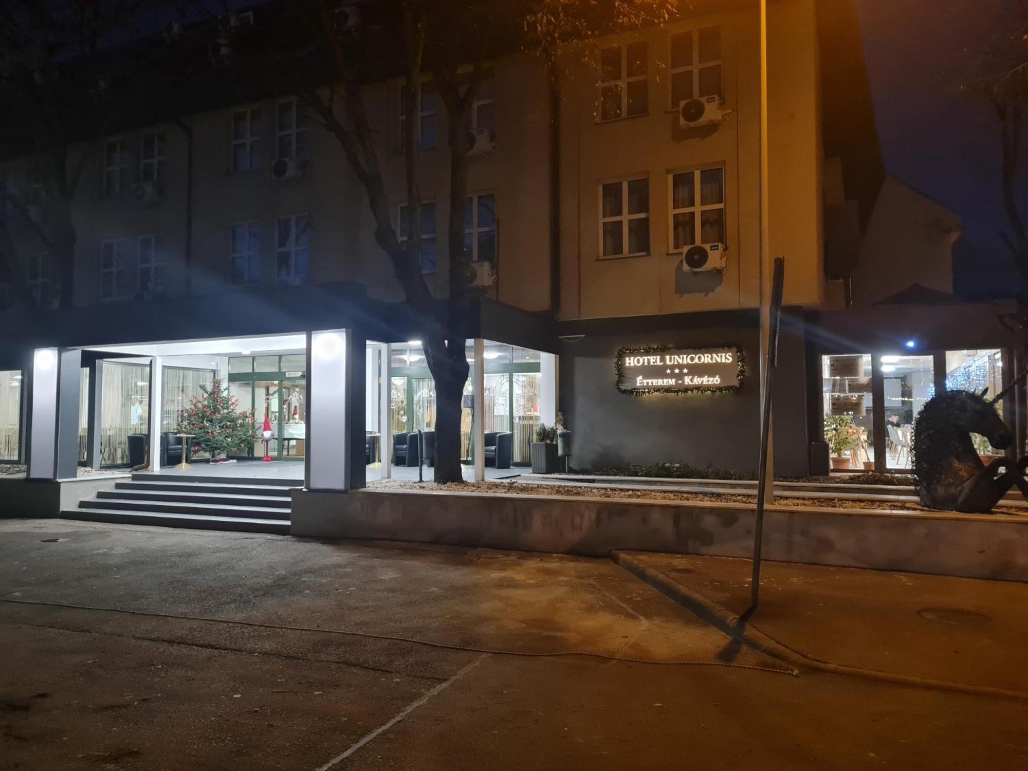 Hotel Unicornis Eger Exterior foto