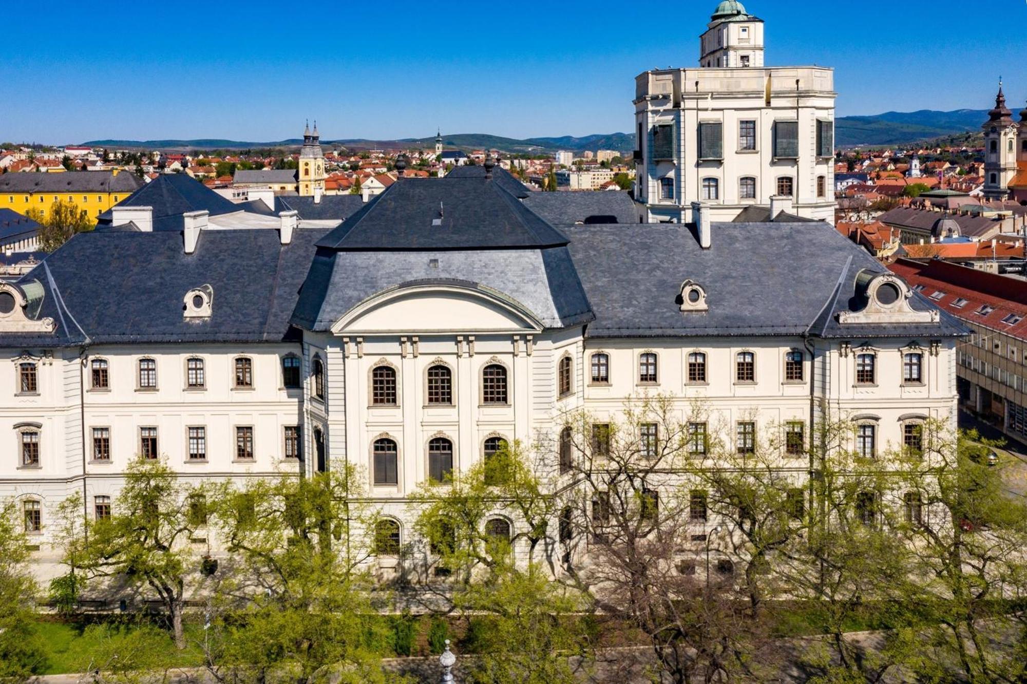 Hotel Unicornis Eger Exterior foto