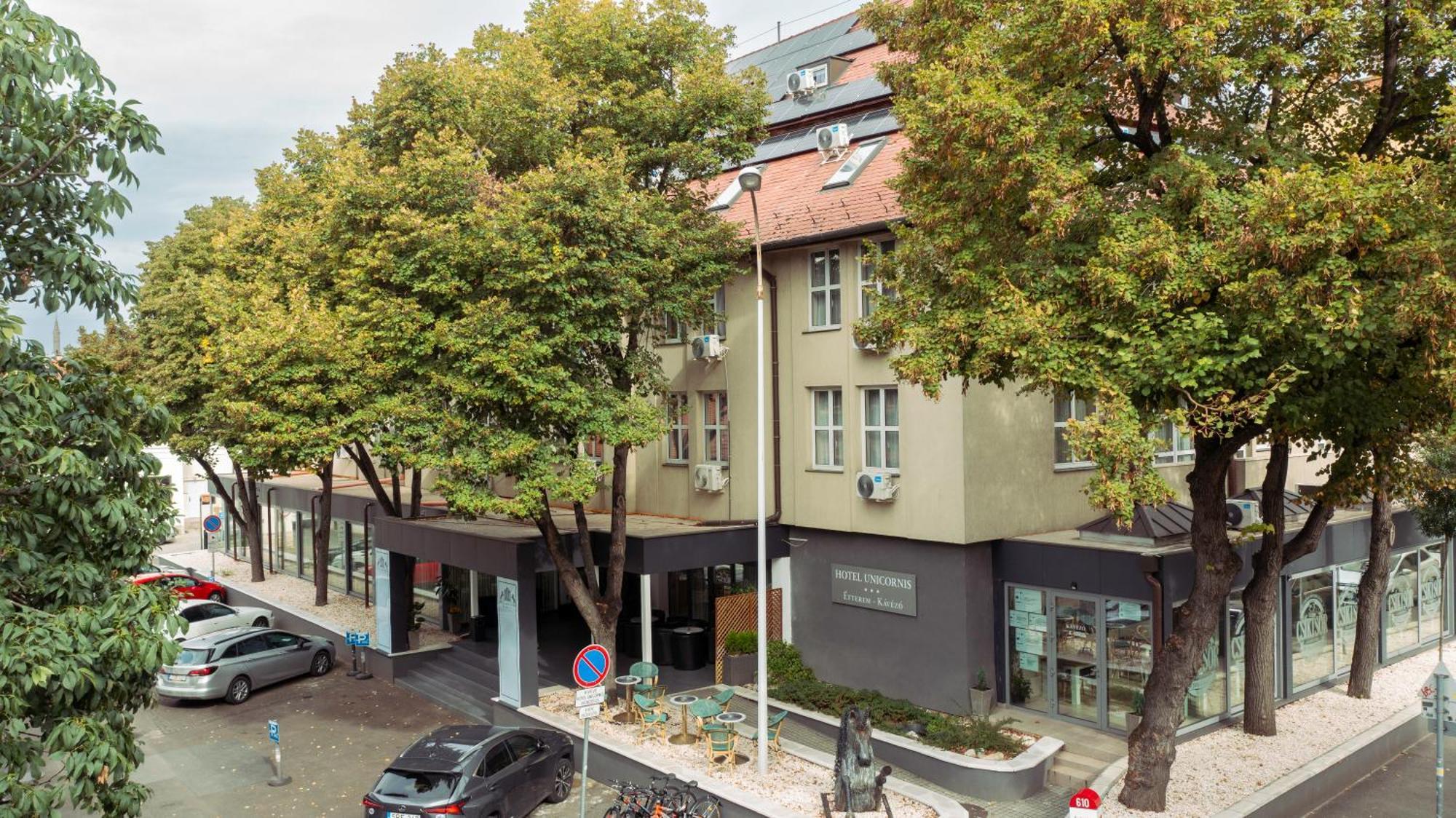 Hotel Unicornis Eger Exterior foto